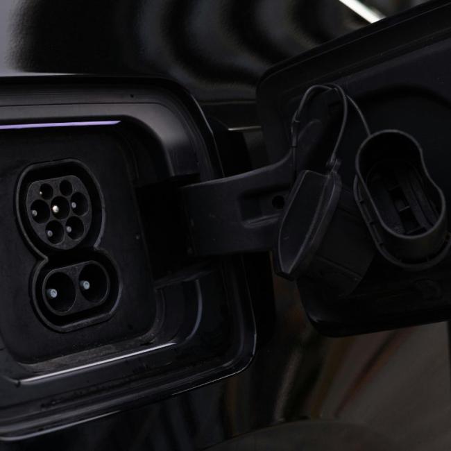 Ricarica la tua auto elettrica | Recharge your electric car